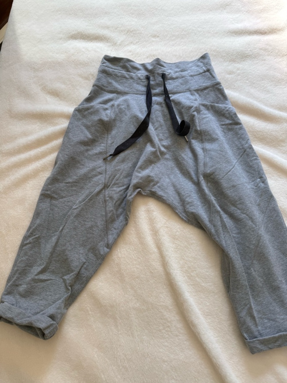 Lululemon Liberty Crop Heathered Fossil Gray Drawstring Jogger Capris - Picture 9 of 16